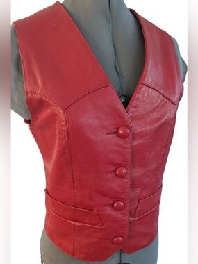 GORGEOUS Vintage Alamo 💯 Red Leather Vest Women's Medium
Classic VTG WESTERN USA